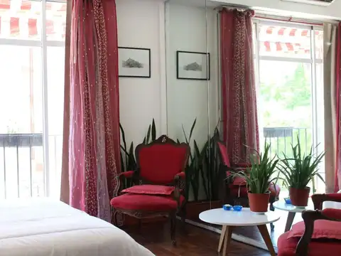 VENTA DEPARTAMENTO DE UN AMBIENTE, SUPER LUMINOSOS, EXCELENTE ESTADO