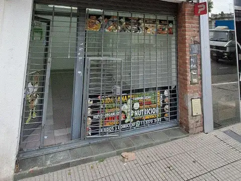 LOCAL SOBRE AV SN MARTIN