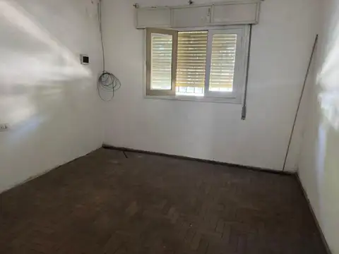 Casa 5 ambientes con 1 baño