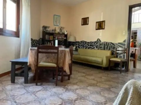 Depto Tipo Casa 3 ambientes con 2 baños