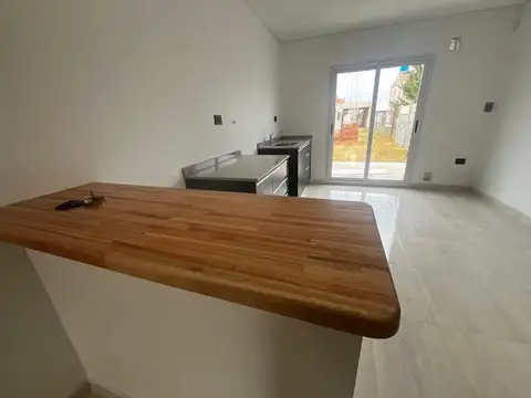 VENTA DUPLEX 3 DORMITORIOS B°LA CASONA ll PLOTTIER