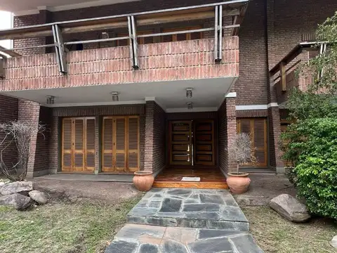 Casa 7 ambientes con 7 baños