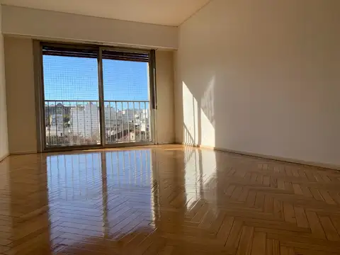 impecable 4 amb. cochera fija piso 6, contra frente,  sol del este