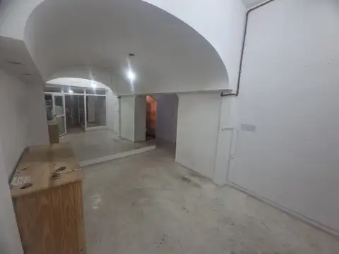 Local en alquiler en zona comercial de Villa Adelina