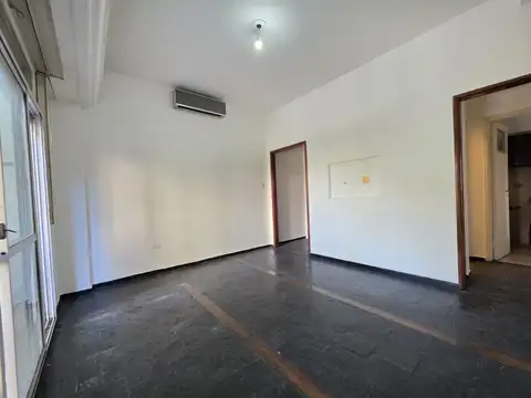 Depto Tipo Casa en Venta en Flores, USD 105.000