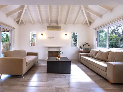 Casa 6 ambientes con 2 baños