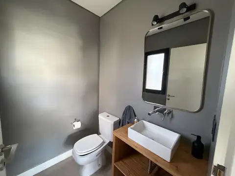 Casa en Venta con 3 cocheras