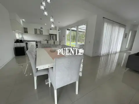 Casa en Venta en Fincas de San Vicente, USD 398.000