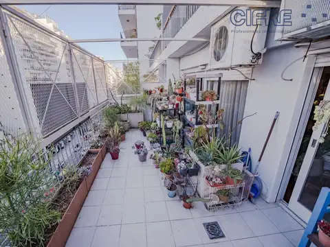 Departamento en Belgrano 5 ambientes con dep, balcón aterrazado y 2 cocheras cubiertas