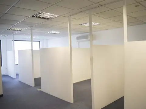 Oficina en Alquiler con 3 cocheras