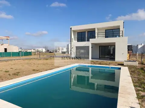 Moderna casa con pileta en San Pablo Pilar