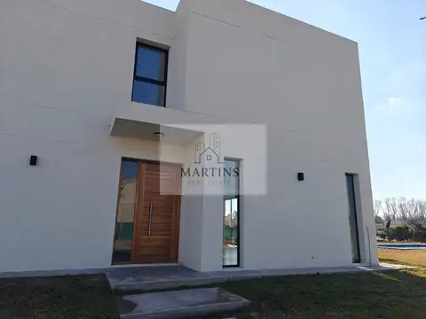 Moderna casa con pileta en San Pablo Pilar