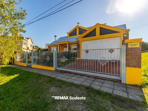 Casa en Venta con 2 cocheras