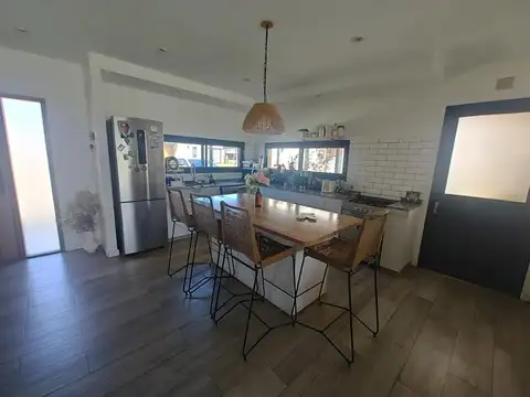 Casa en Alquiler Temporal en Pilar del Este - Santa Lucia, USD 2.500