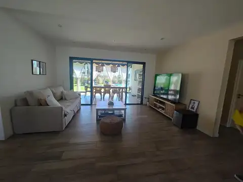 Casa 3 ambientes con 2 baños