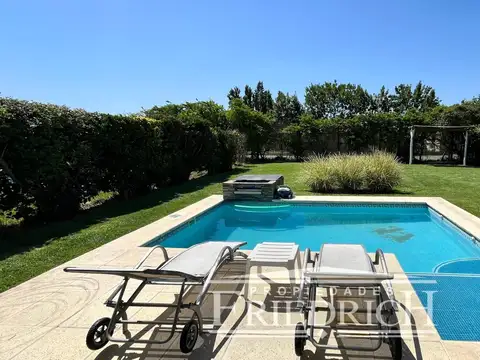 Casa 4 ambientes con 3 baños