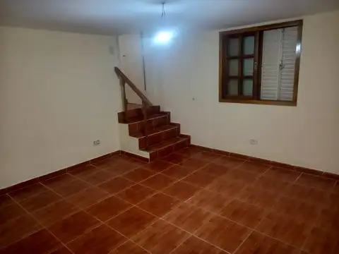 Depto Tipo Casa en Alquiler en Pompeya, $ 830.000