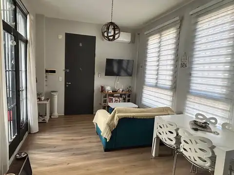 Depto Tipo Casa en Venta en Villa del Parque, USD 133.000