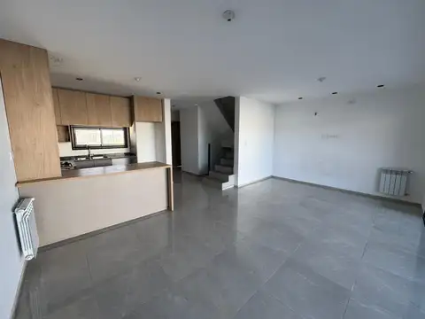 Casa 5 ambientes con 2 baños