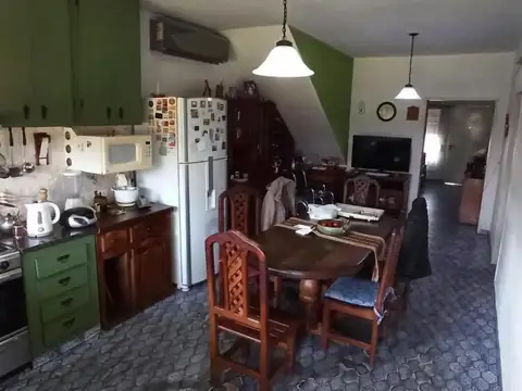 venta Casa 5 ambientes con garage y quincho, lote 500 m2, ac