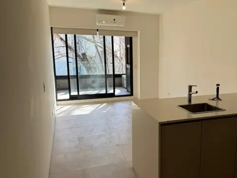 Monoambiente en alquier - Balcón con parrilla - Colegailes