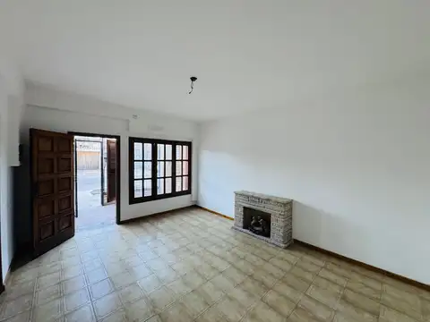 Casa 6 ambientes con 1 baño