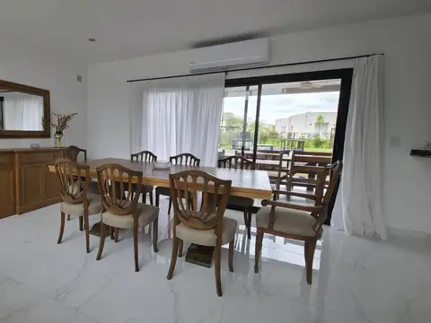 Casa 5 ambientes con 3 baños