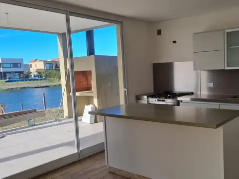 Casa en Venta con 4 cocheras