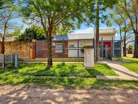 CASA | 4 AMBIENTES | SUITE | IMPECABLE | COCHERA DOBLE | ZONA NORTE