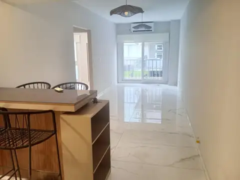 Departamento 3 ambientes con patio propio en venta en Olivos