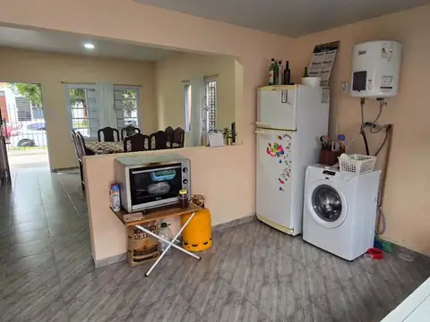 Casa 3 ambientes con 1 baño