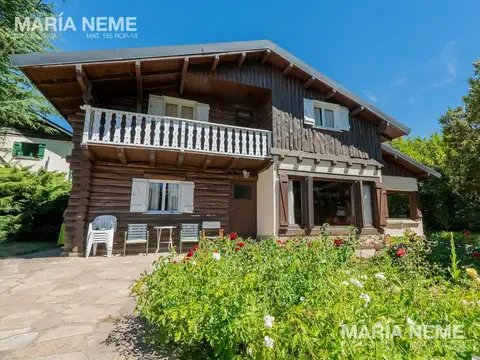 Casa 8 ambientes con 4 baños