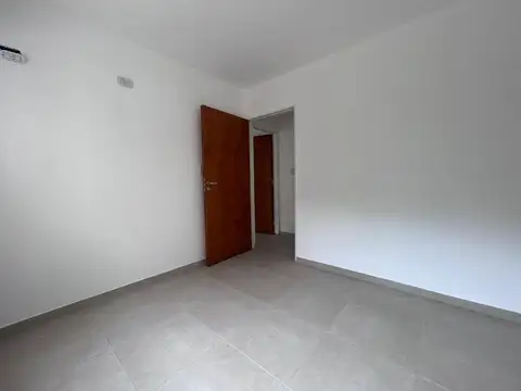 CASA 2 DORMITORIOS CON PATIO A ESTRENAR