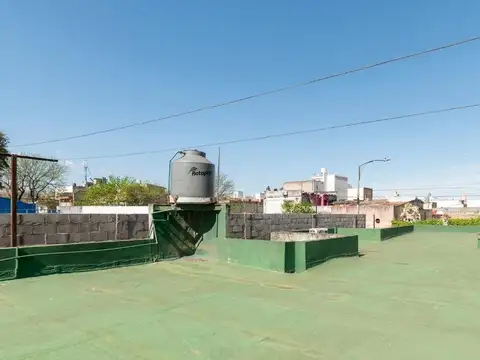 Casa en Venta 4 Amb. Jardín Apto Crédito - Pompeya