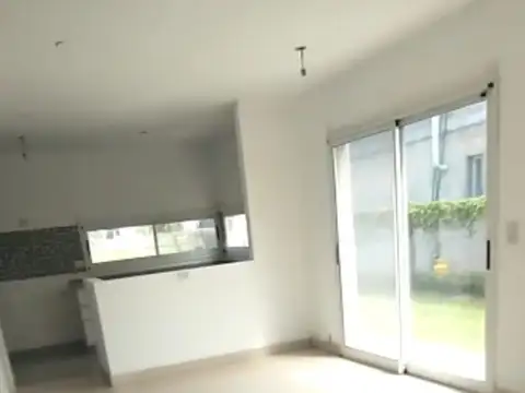 CASA DE 2 PLANTAS EN PUNTA CHACRA