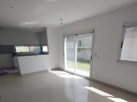 Casa 3 ambientes con 2 baños