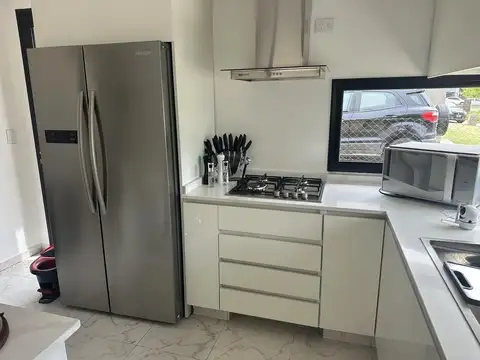 Casa en Alquiler en El Cantón - Barrio Islas, USD 1.500