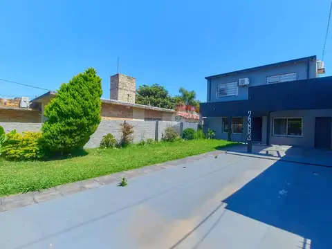 Casa en Venta con 2 cocheras