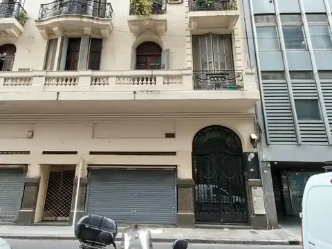 EXCELENTE SEMIPISO DE EPOCA, ESTILO ART NOVEAU patio y baule