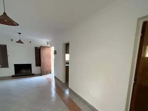 Alquilo duplex 3 dormitorios en housing cerrado. Granja De Funes