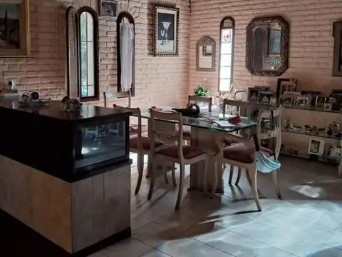 Casa 5 ambientes con 3 baños