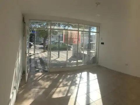 VENTA EN BLOQUE - 3 LOCALES + DUPLEX - CARAFFA Y OCTAVIO PIN