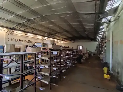 Galpon en Venta 30  mts Fondo