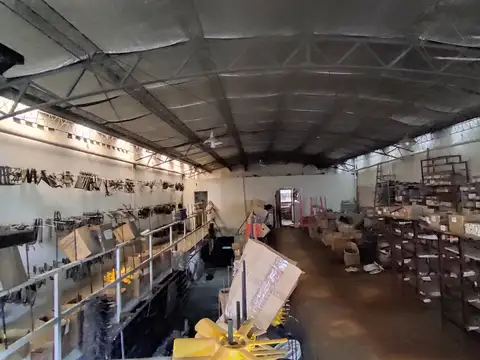 Galpon en Venta 10  mts Frente