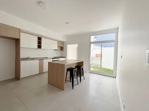 Depto Tipo Casa en Venta al Este