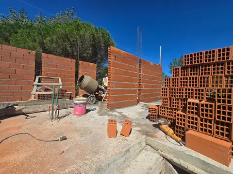 Casa 4 ambientes con 2 baños