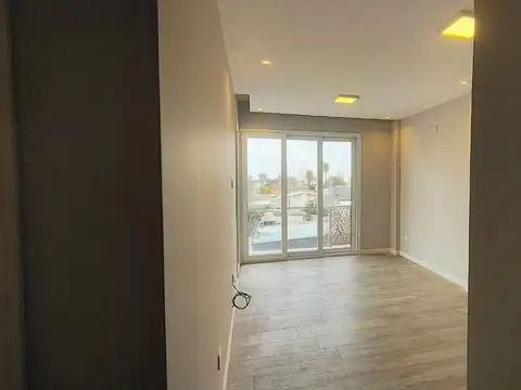 ALQUILER DPTO 2 AMB  CON BALCÓN - BERNAL CENTRO