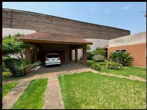 Casa en Venta con 3 cocheras
