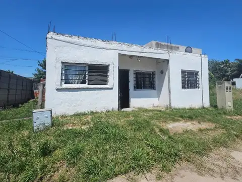 Venta Casa 4 amb florencio varela  B. semicerrado