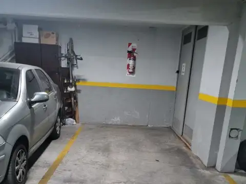 SE VENDE COCHERA EN MONTE CASTRO